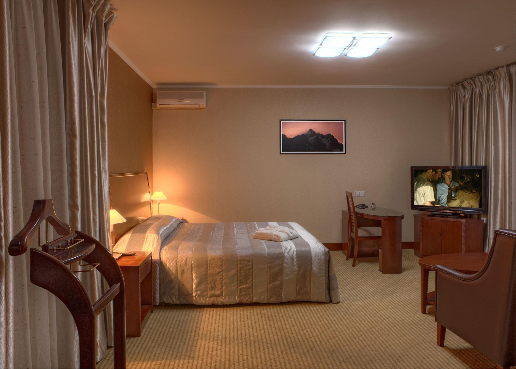 Voyage Hotel Almaty Quarto foto