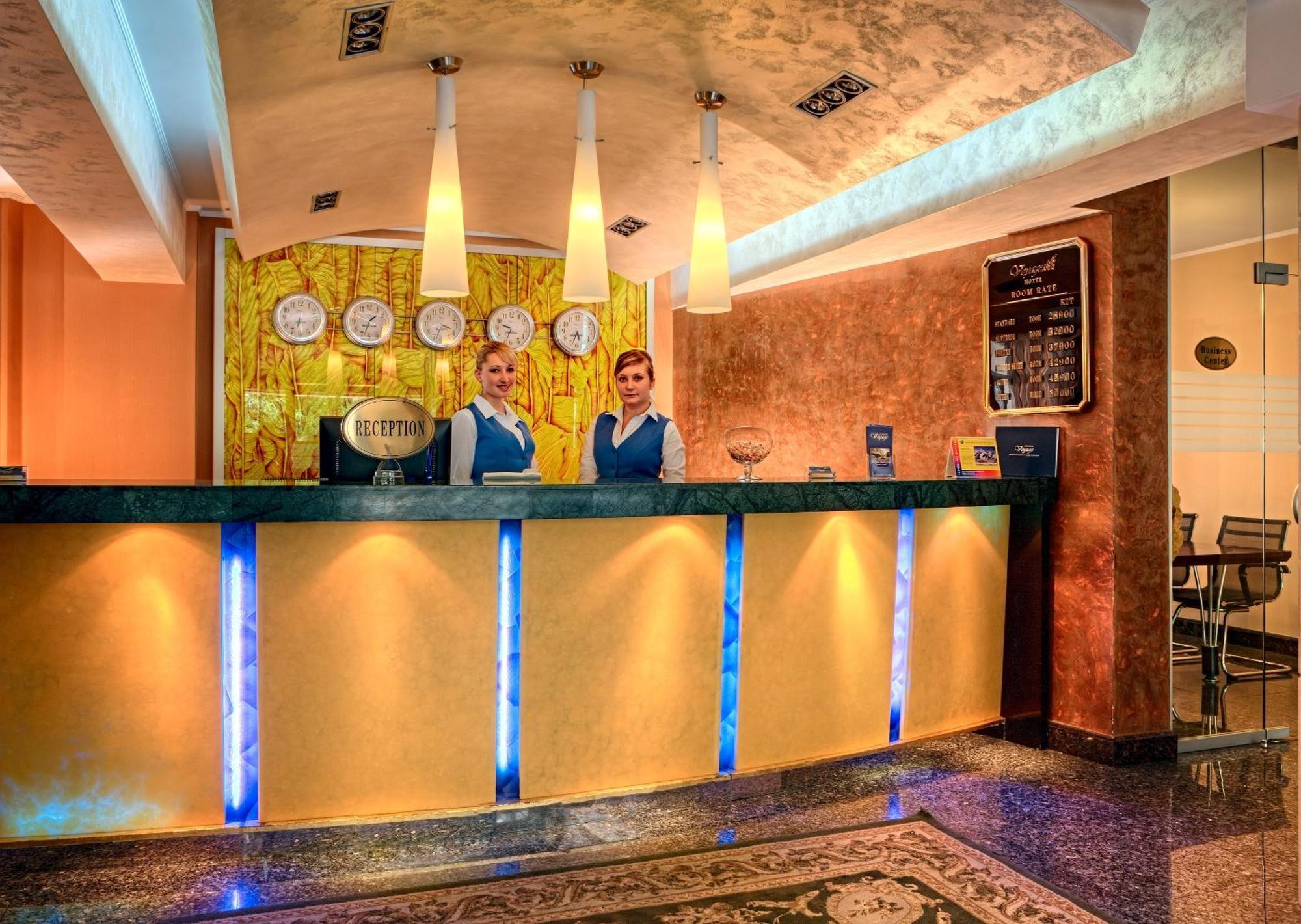 Voyage Hotel Almaty Exterior foto