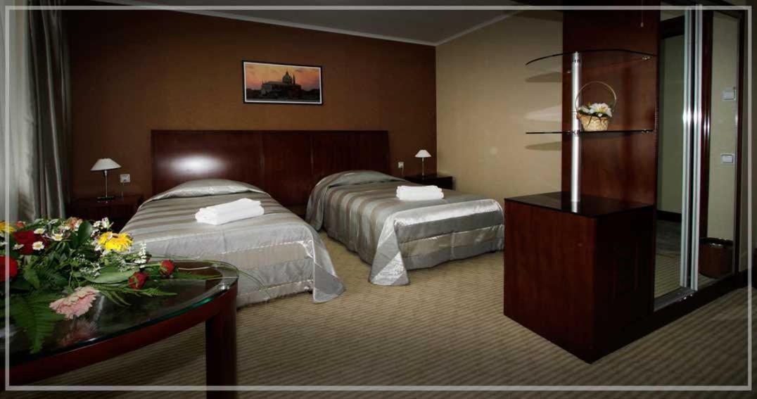 Voyage Hotel Almaty Quarto foto