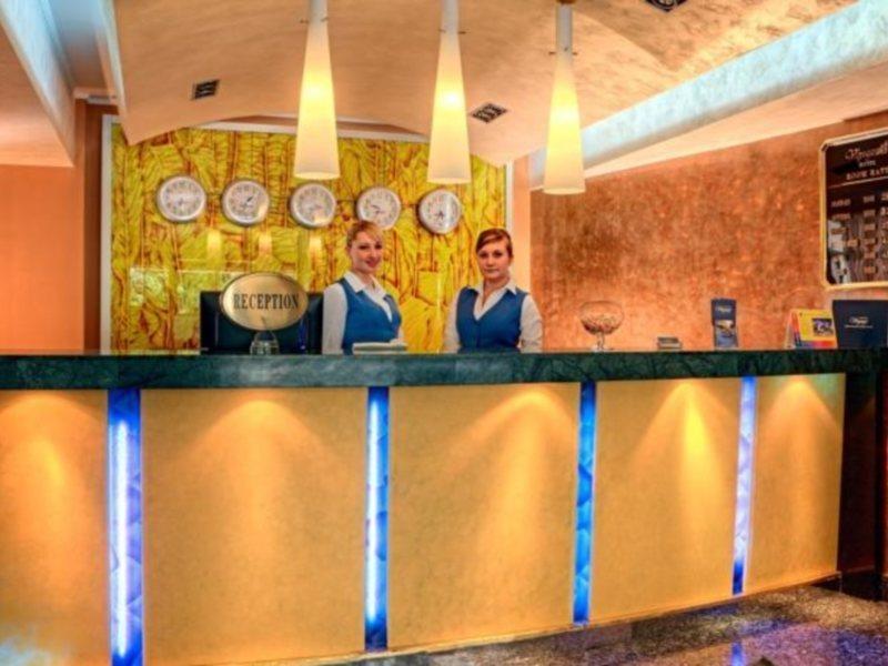 Voyage Hotel Almaty Exterior foto